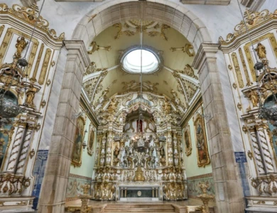 Igreja da Misericórdia mantém estilos artísticos históricos e é ponto turístico