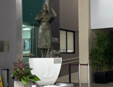 Estátua da Esperança é restaurada pelo artista Israel Kislansky no Hospital Santa Izabel