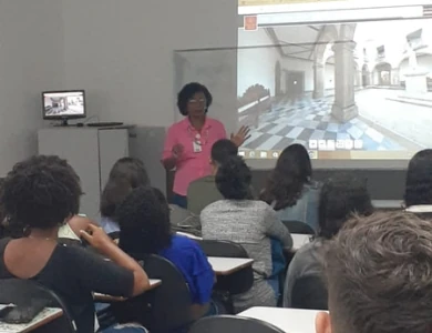 Equipe do Museu da Misericórdia apresenta história da instituição para alunos dos cursos de Nutrição e Farmácia 